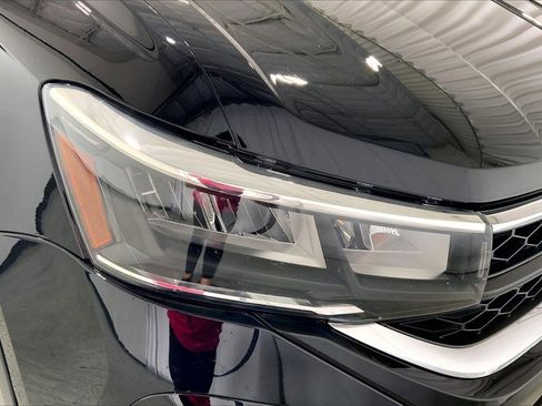 Used 2022 Volkswagen Taos SE image 28