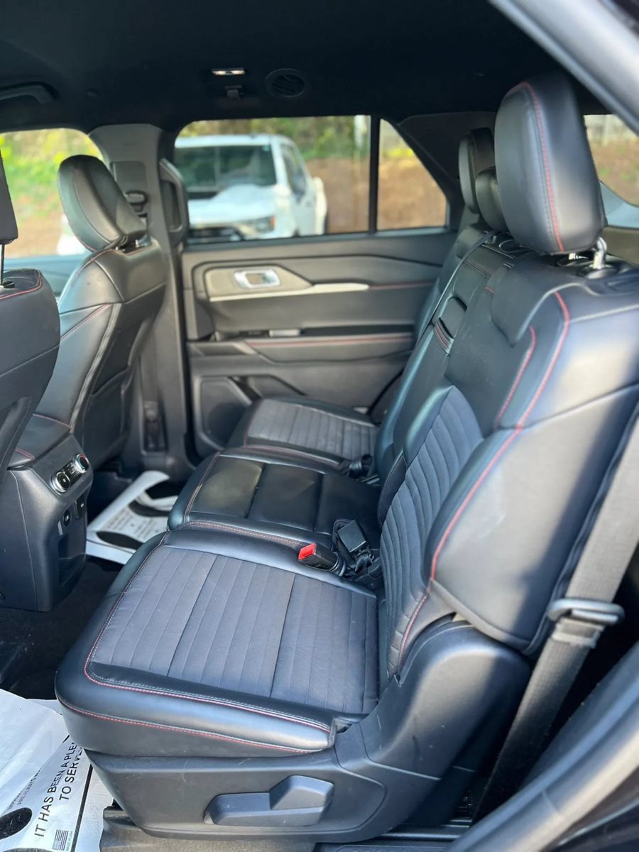 Used 2025 Ford Explorer ST-Line w/ ST-Line Street Pack AWD/4WD image 12
