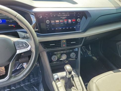Used 2023 Volkswagen Taos SE w/ Panoramic Sunroof Package FWD image 23