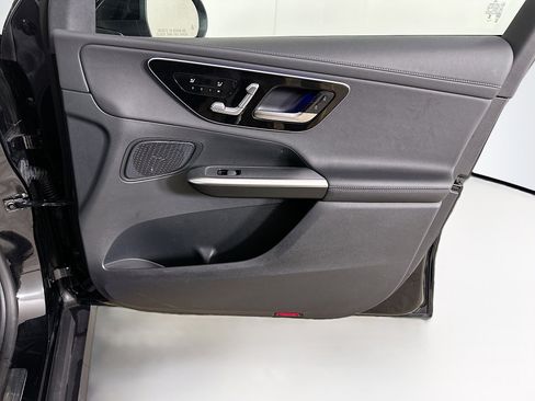 Used 2024 Mercedes-Benz GLC 300 image 32