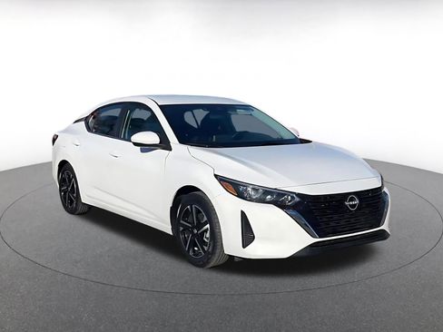 Used 2025 Nissan Sentra SV image 3