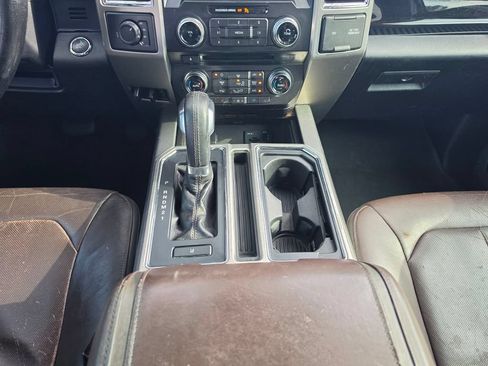 Used 2015 Ford F150 Platinum w/ Equipment Group 701A Luxury AWD/4WD image 30