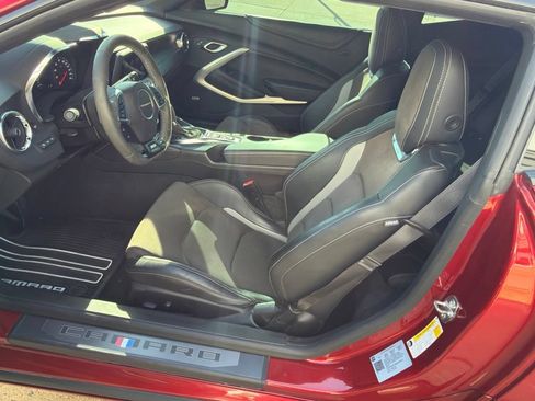 Used 2021 Chevrolet Camaro SS RWD image 7