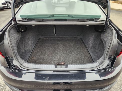 Used 2023 Volkswagen Jetta SE w/ Panoramic Sunroof Package image 19