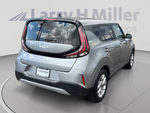 Used 2025 Kia Soul LX w/ LX Technology Package FWD image 6
