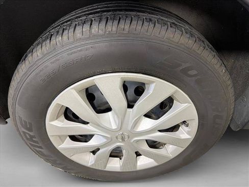 Used 2020 Nissan Rogue S FWD image 17