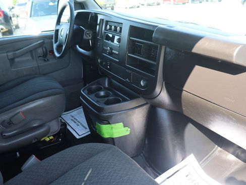 Used 2023 GMC Savana 2500 w/ Driver Convenience Package image 13