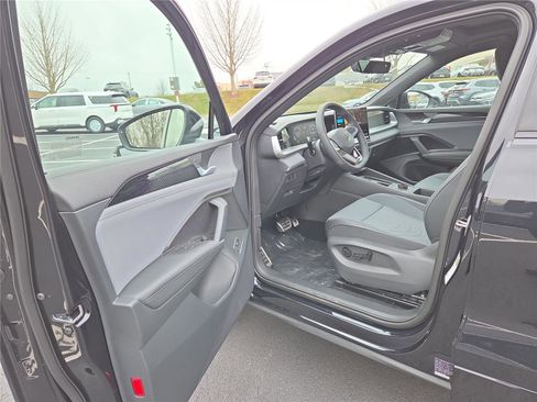 New 2026 Volkswagen Tiguan SE R-Line image 11