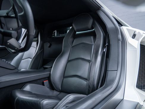 Used 2013 Lamborghini Aventador LP 700-4 image 3