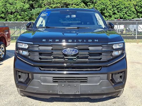 Used 2025 Ford Expedition Max Active AWD/4WD image 2