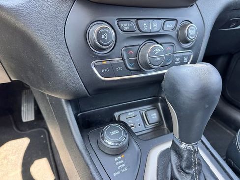 Used 2016 Jeep Cherokee Limited AWD/4WD image 20