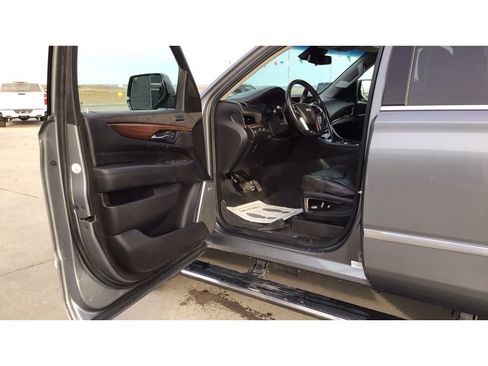 Used 2020 Cadillac Escalade Premium Luxury AWD/4WD image 10