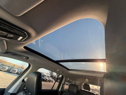 Used 2024 Jeep Grand Cherokee L Limited w/ Black Appearance Package image 7