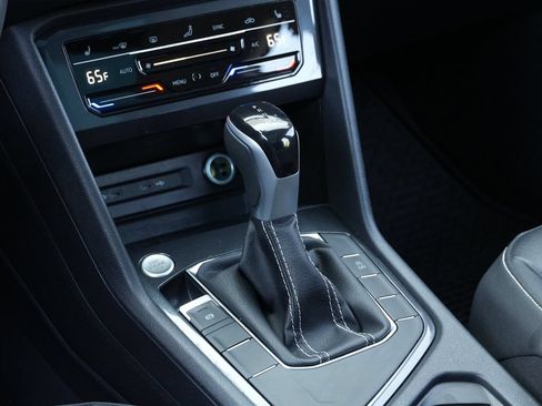Used 2023 Volkswagen Tiguan SE w/ Panoramic Sunroof Package FWD image 10