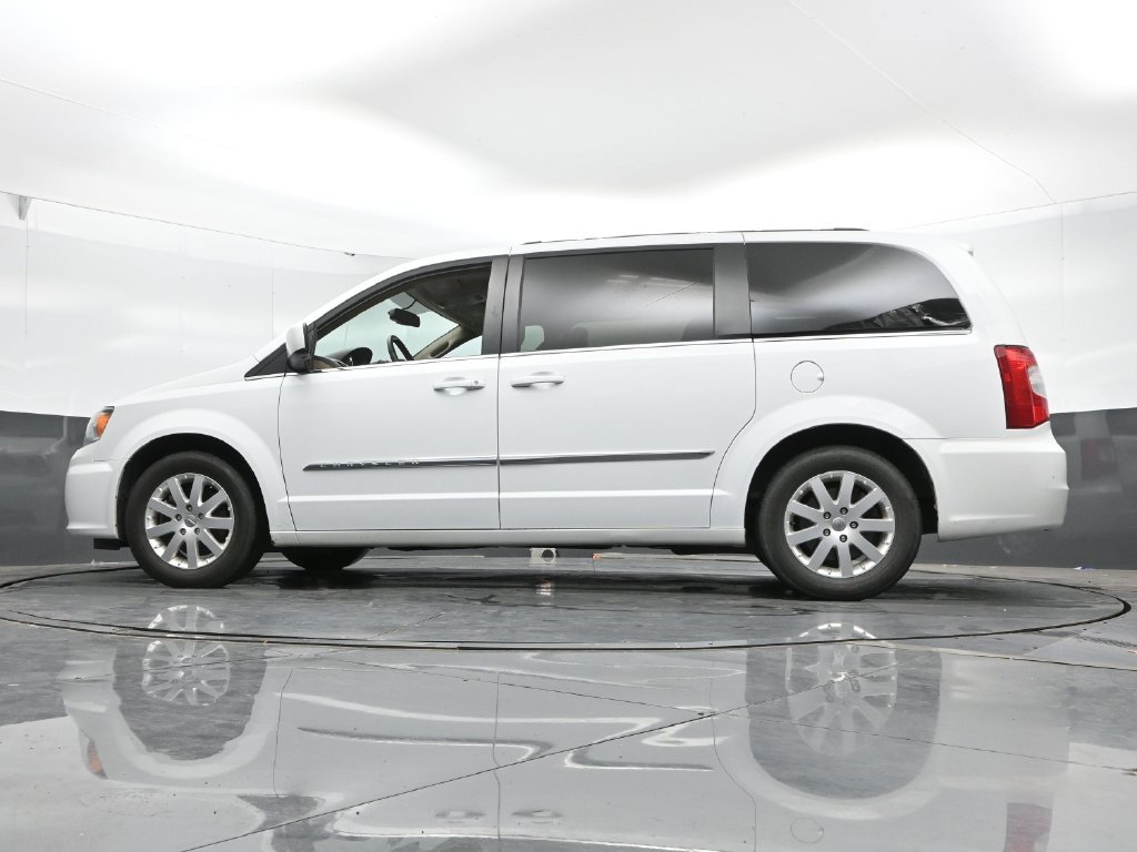 Used 2016 Chrysler Town & Country Touring FWD image 45