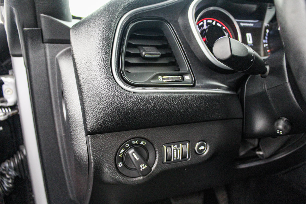 Used 2016 Dodge Challenger R/T RWD image 17