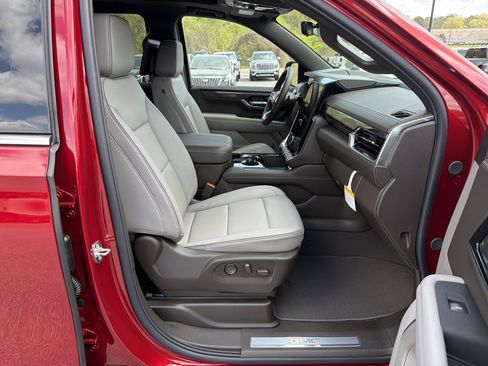 New 2026 GMC Yukon XL Elevation w/ Elevation Premium Package AWD/4WD image 16