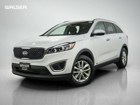 Used 2017 Kia Sorento AWD w/ LX Convenience Package image 1