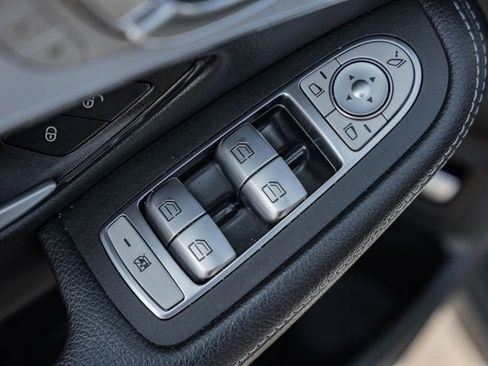 Used 2022 Mercedes-Benz GLC 300 4MATIC image 36