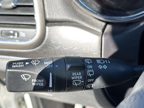 Used 2018 Jeep Grand Cherokee Limited image 22