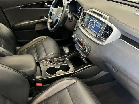 Used 2019 Kia Sorento EX image 18