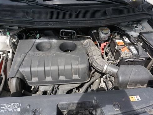 Used 2018 Ford Explorer XLT w/ Equipment Group 201A FWD image 16