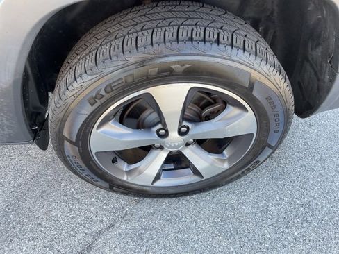 Used 2022 Jeep Cherokee Limited image 17