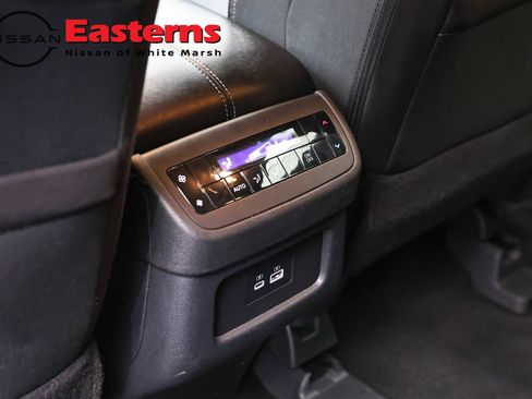Used 2025 Nissan Pathfinder SV FWD image 22