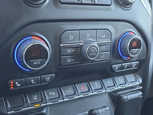 Used 2022 Chevrolet Silverado 2500 LTZ w/ LTZ Premium Package image 19