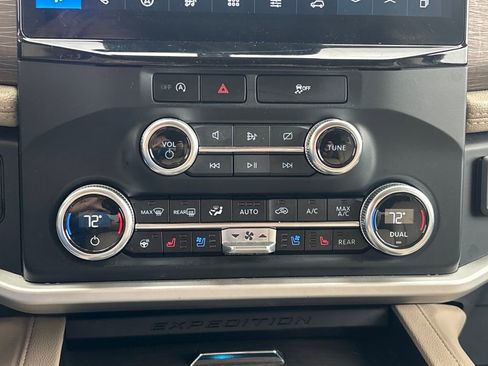 Used 2023 Ford Expedition Limited image 13