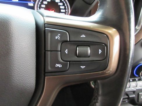 Used 2019 Chevrolet Silverado 1500 High Country w/ Technology Package AWD/4WD image 33