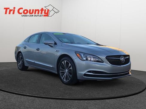 Used 2017 Buick LaCrosse Essence FWD image 1