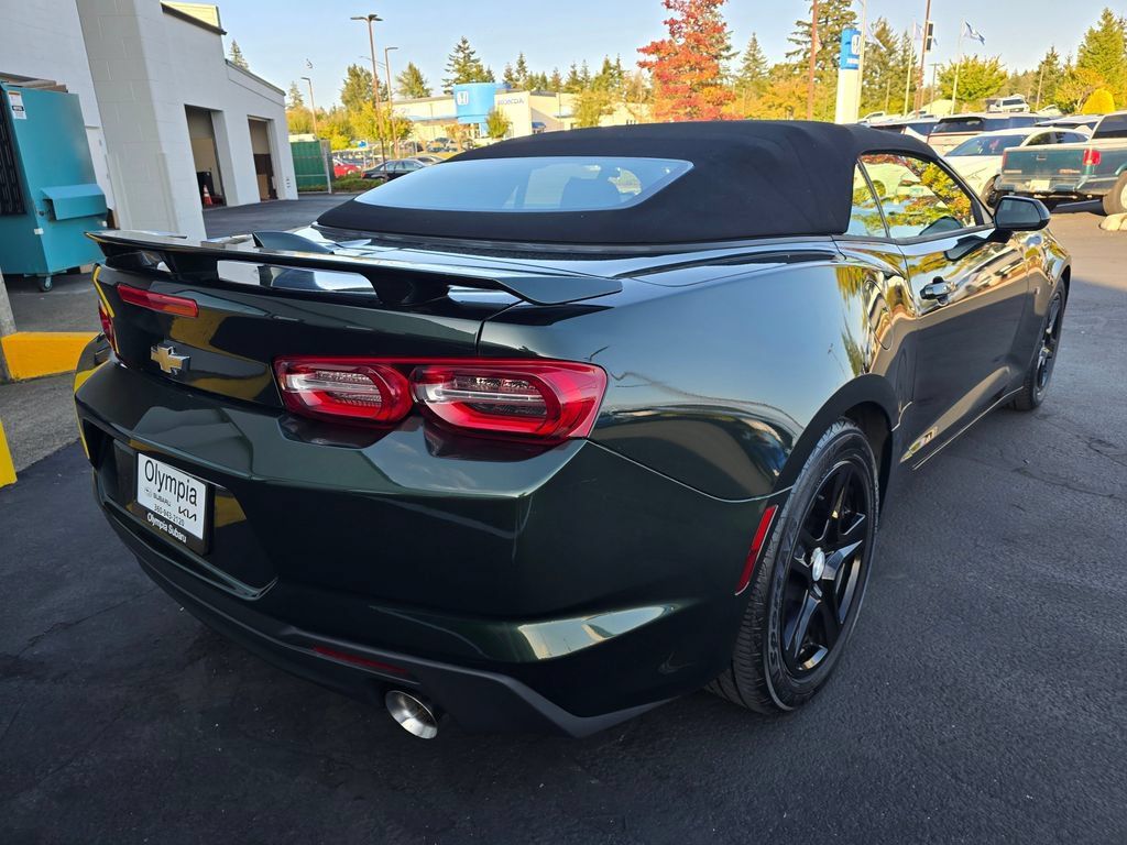 Used 2020 Chevrolet Camaro LT RWD image 4