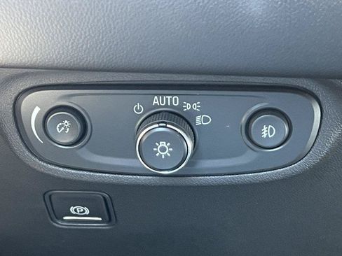 Used 2021 GMC Terrain SLT w/ Infotainment Package II AWD/4WD image 15