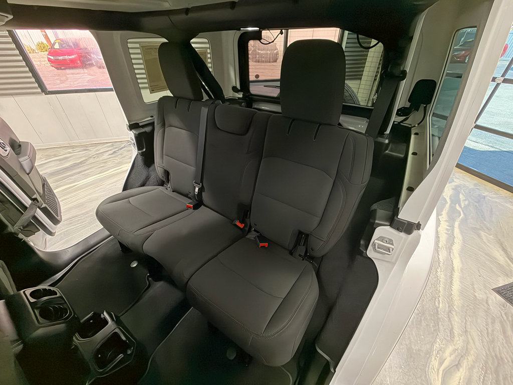 Used 2018 Jeep Wrangler Unlimited Sahara w/ Uconnect 4C Nav & Sound Group AWD/4WD image 6