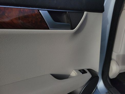 Used 2013 Mercedes-Benz C 250 Sedan image 5