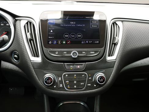 Used 2025 Chevrolet Malibu LT FWD image 19