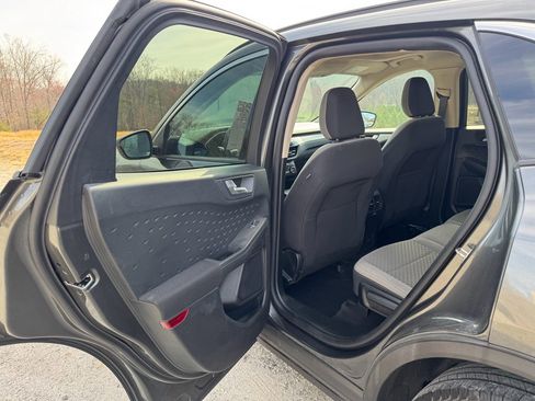 Used 2020 Ford Escape SE image 12