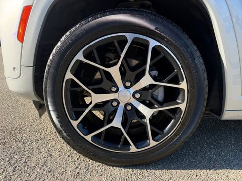 Used 2022 Jeep Grand Cherokee Summit image 9