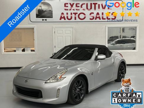 Used 2015 Nissan 370Z Roadster RWD image 9