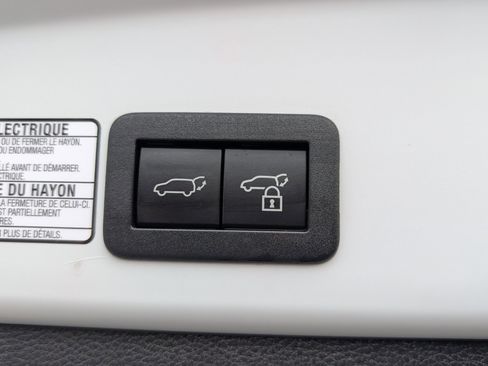 Used 2023 Toyota Corolla Cross XLE w/ Convenience Package image 14