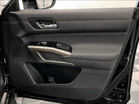 New 2025 Nissan Pathfinder Platinum w/ Lighting Package (N93) image 38