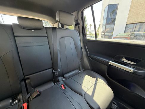 Used 2025 Mercedes-Benz GLB 250 4MATIC image 36