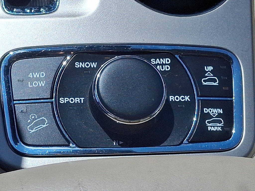 Used 2012 Jeep Grand Cherokee Overland AWD/4WD image 25