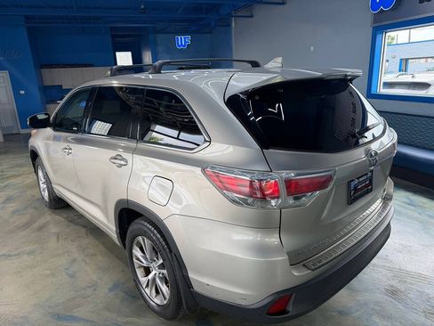 Used 2014 Toyota Highlander LE AWD/4WD image 7