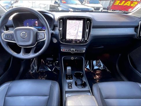 Used 2024 Volvo XC40 B5 Core image 14