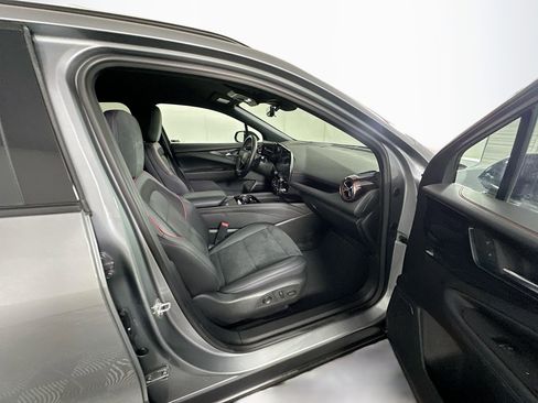 Used 2024 Chevrolet Blazer EV RS RWD image 31