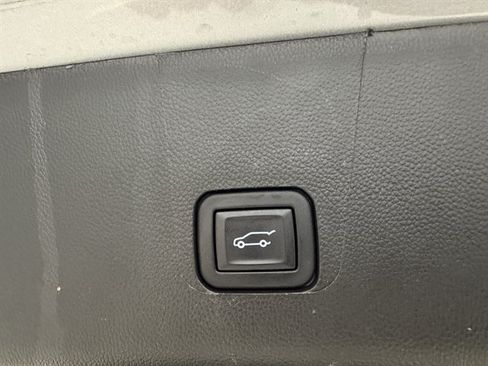 Used 2023 Chevrolet Traverse LT AWD/4WD image 20