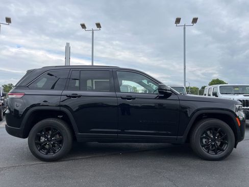 New 2026 Jeep Grand Cherokee Altitude AWD/4WD image 42