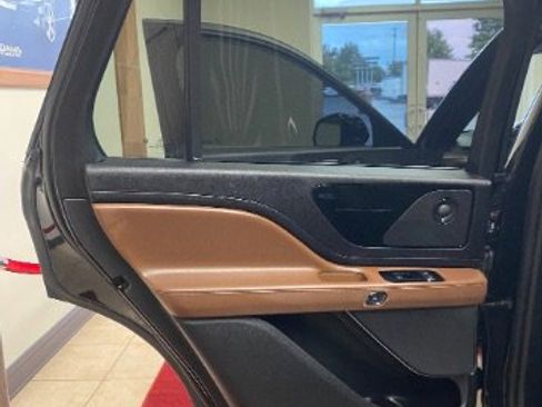 Used 2020 Lincoln Aviator Reserve w/ Elements Package Plus image 11